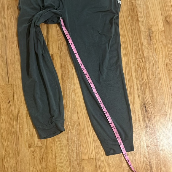 Vuori Heather Green Performance Jogger Sz XL - Picture 6 of 7